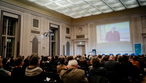 Kulturstaatsministerin beim Festakt zu 25 Jahren Washingtoner Prinzipien in der Berliner Staatsbibliothek.