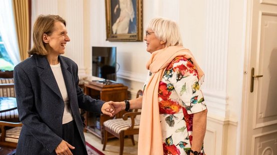 Kulturstaatsministerin Claudia Roth mit der polnischen Kulturministerin Hanna Wróblewska.