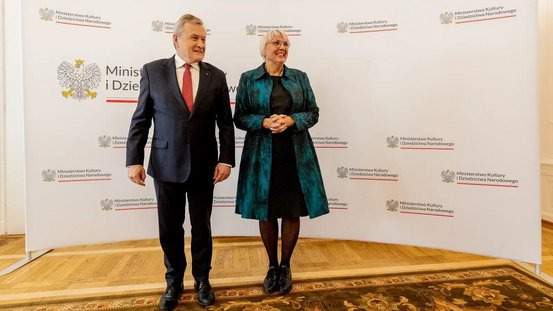 Kulturstaatsministerin Roth mit der Direktorin des Jüdischen Historischen Museums