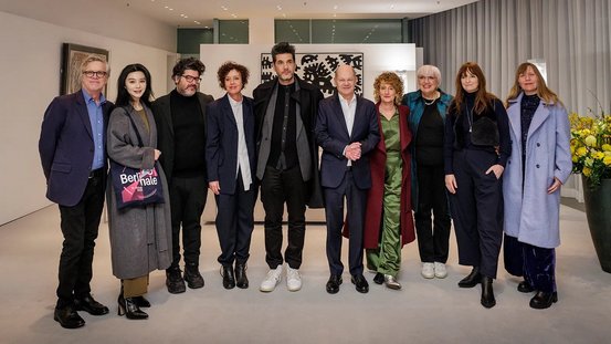 Gemeinsamer Empfang der Internationalen Jury der Berlinale im Bundeskanzleramt mit Bundeskanzler Olaf Scholz und Kulturstaatsministerin Claudia Roth.