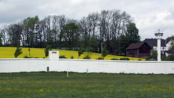 Freigelände mit original erhaltener Betonsperrmauer des Museums Mödlareuth