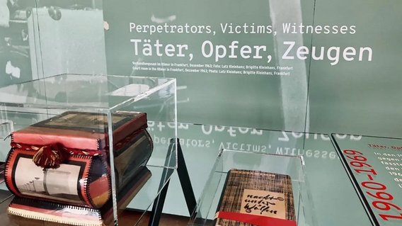 Blick in die Ausstellung „Ende der Zeitzeugenschaft?“ der Stiftung Neue Synagoge Berlin – Centrum Judaicum