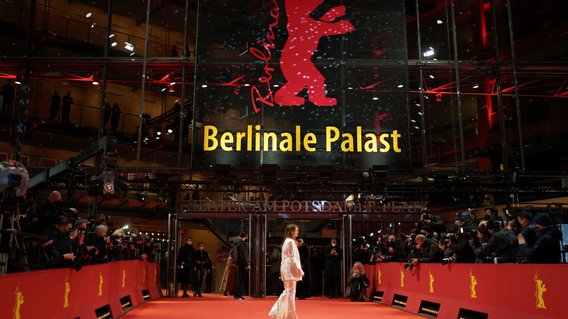 Roter Teppich auf der Berlinale 2022