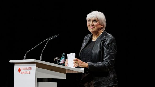 Kulturstaatsministerin Claudia Roth hält die Eröffnungsrede auf der Frankfurter Buchmesse 2024.