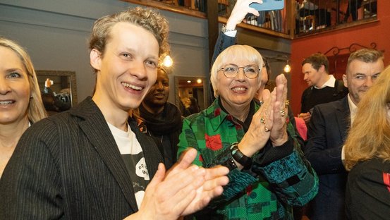 Kulturstaatsministerin Roth mit Felix Kammerer