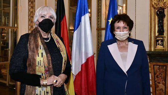 Kulturstaatsministerin Roth und ihre Amtskollegin Roselyne Bachelot-Narquin