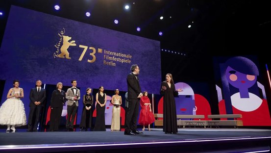 Leitungsteam der Berlinale mit der Internationalen Jury bei der Eröffnung