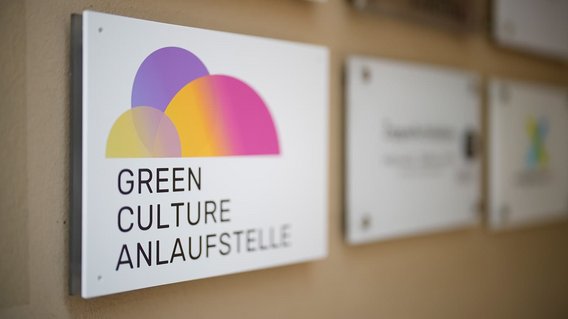 Türschild der Anlaufstelle Green Culture